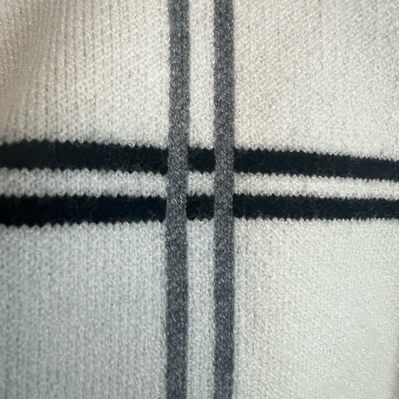 💕 Max Studio Mock Neck Sweater Size M - Picture 5 of 5